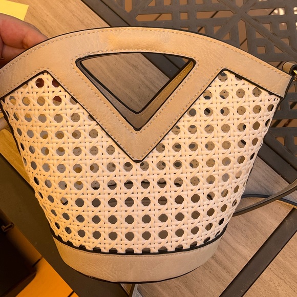 Handbags - Lightweight summer crossbody bucket purse